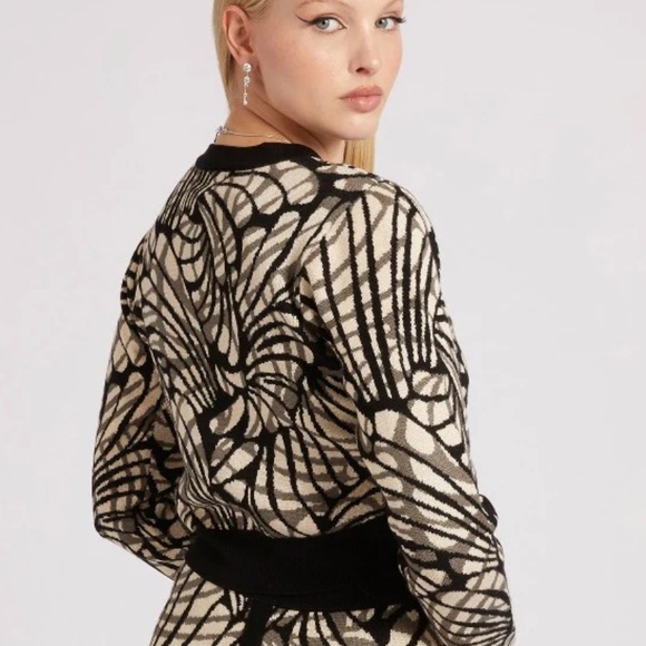 NWT Guess Posie Sweater Jacquard Cardigan Size XS. Black and Cream. - Picture 3 of 10
